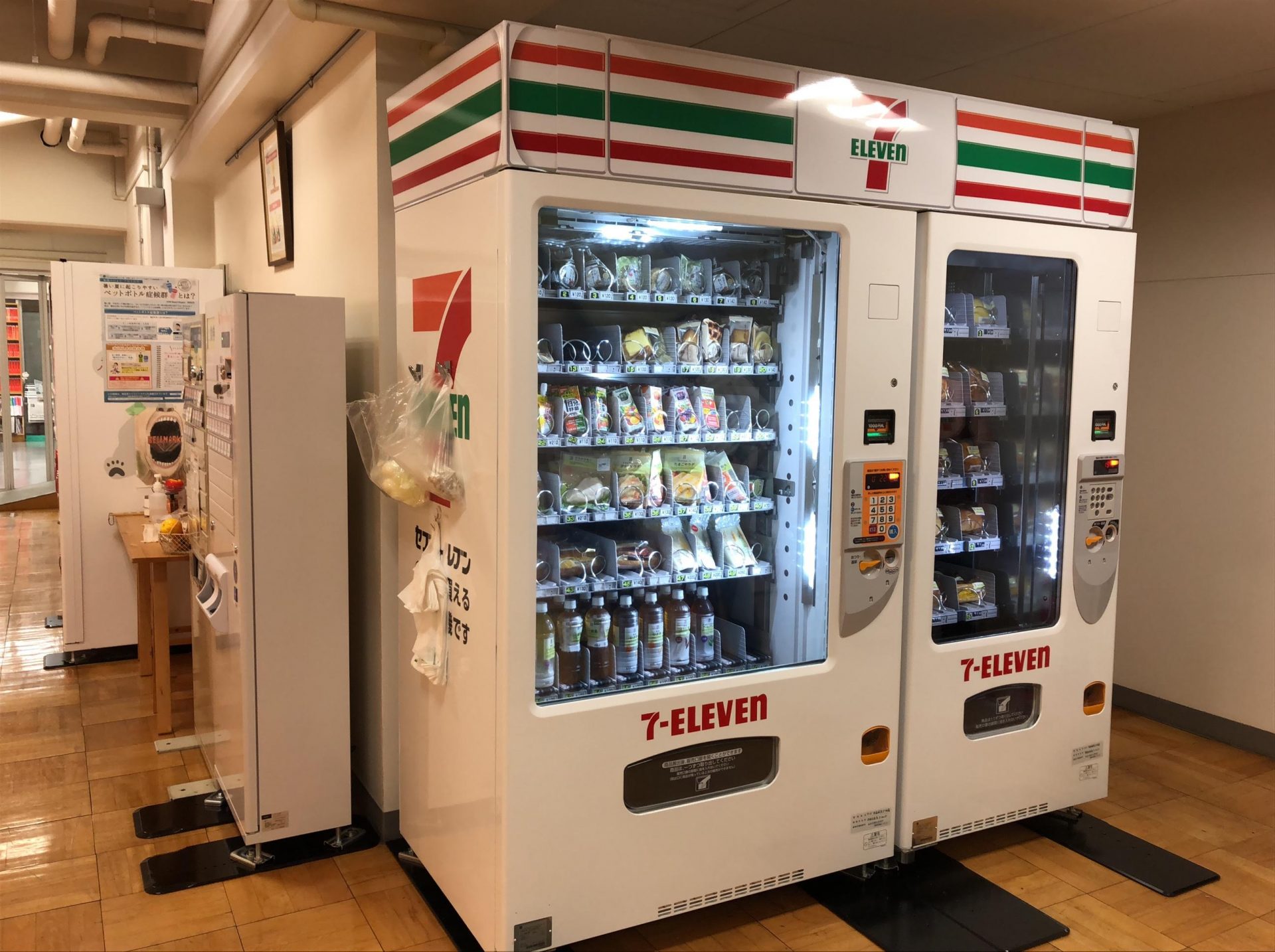 7 Eleveｎの自販機を設置しました 文化学園大学杉並中学 高等学校